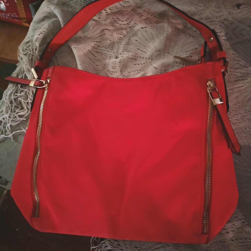 Handbags - Picture 16 of 16